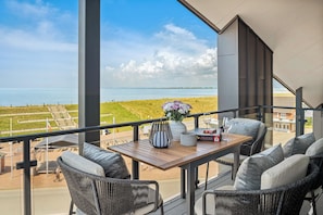 Outdoor dining - The View A13 Küstenkoje – Sea View, Shared Sauna, Elevator, Garden Furniture (Dagebüll)