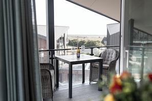 Dining - The View A15 Mole 15 - Sea view, common. Sauna, elevator, dog-friendly, parking (Dagebüll)