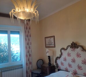 3 bedrooms, iron/ironing board, WiFi, bed sheets - The Moon over the Harbor. Luxurious apartment on the waterfront in Santa Margherita Ligure (Santa Margherita Ligure)