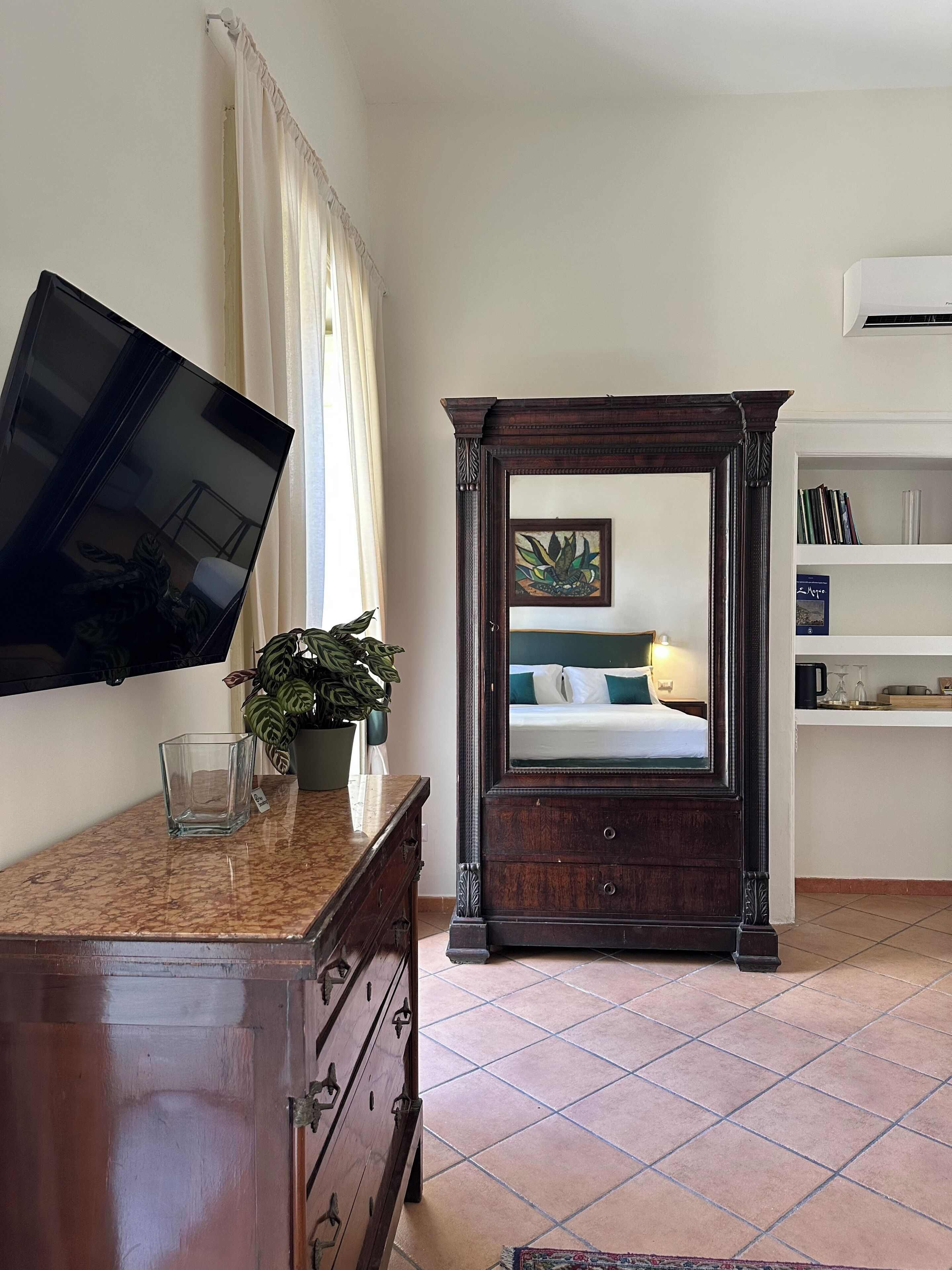 1 chambre, coffres-forts dans les chambres, fer et planche à repasser