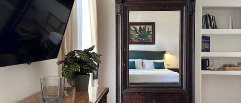 1 bedroom, in-room safe, iron/ironing board, travel cot