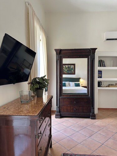 Dimora dei Marchesi: noble palace in the heart of Naples with 4 elegant suites