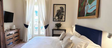 1 slaapkamer, een kluis op de kamer, een strijkplank/strijkijzer