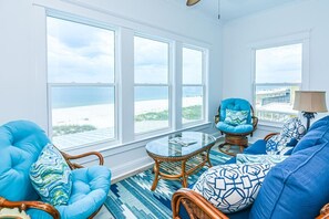 TV - West Side of Large 6 BR 5 BA Beach Front Duplex W/ Fantastic Views (Gulf Shores)