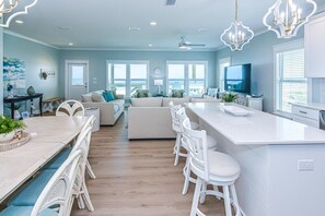 TV - West Side of Large 6 BR 5 BA Beach Front Duplex W/ Fantastic Views (Gulf Shores)