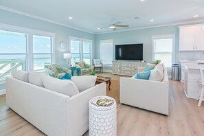 TV - West Side of Large 6 BR 5 BA Beach Front Duplex W/ Fantastic Views (Gulf Shores)
