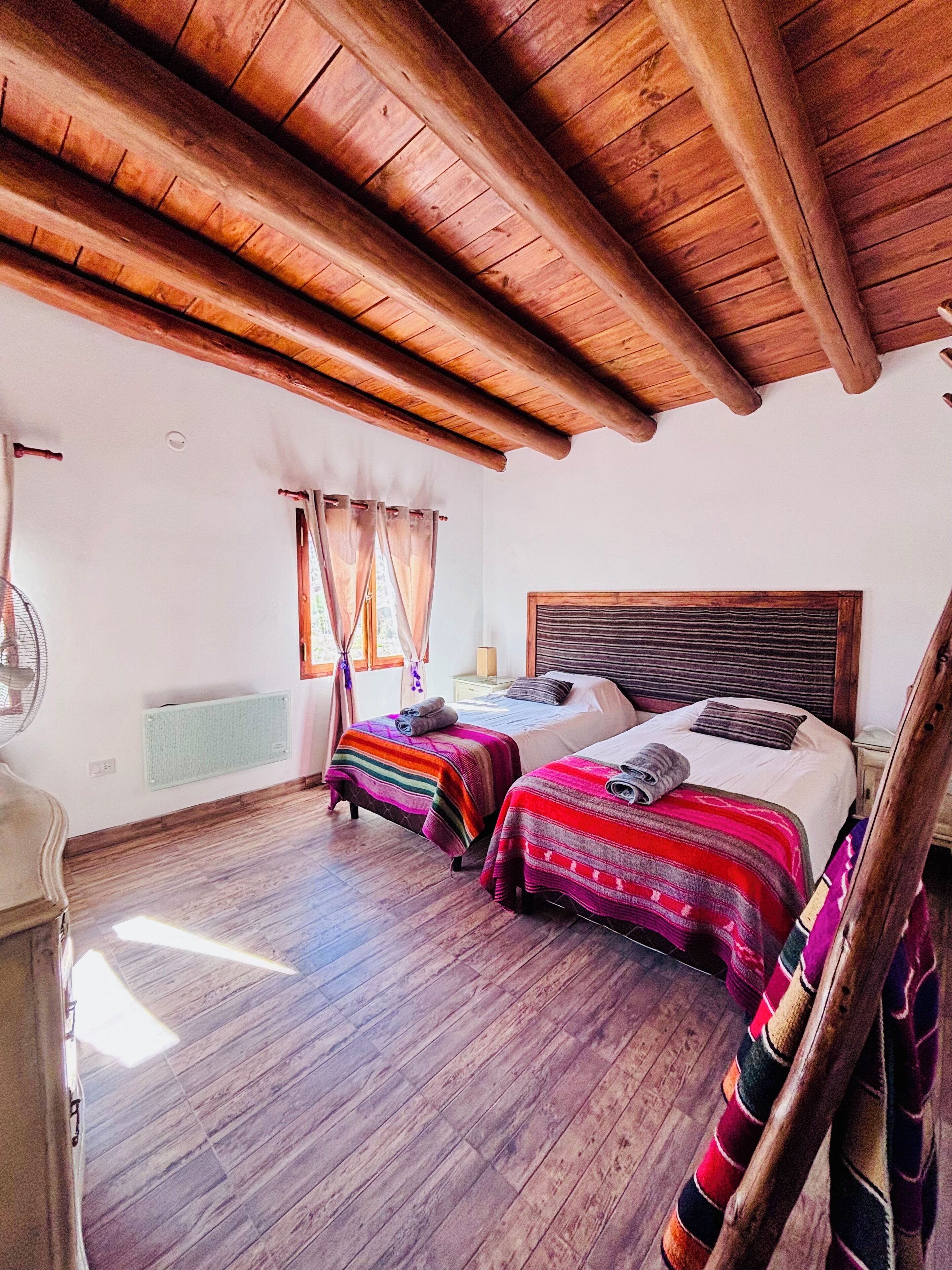 2 quartos, cofres nos quartos, ferros/tábuas de passar roupa