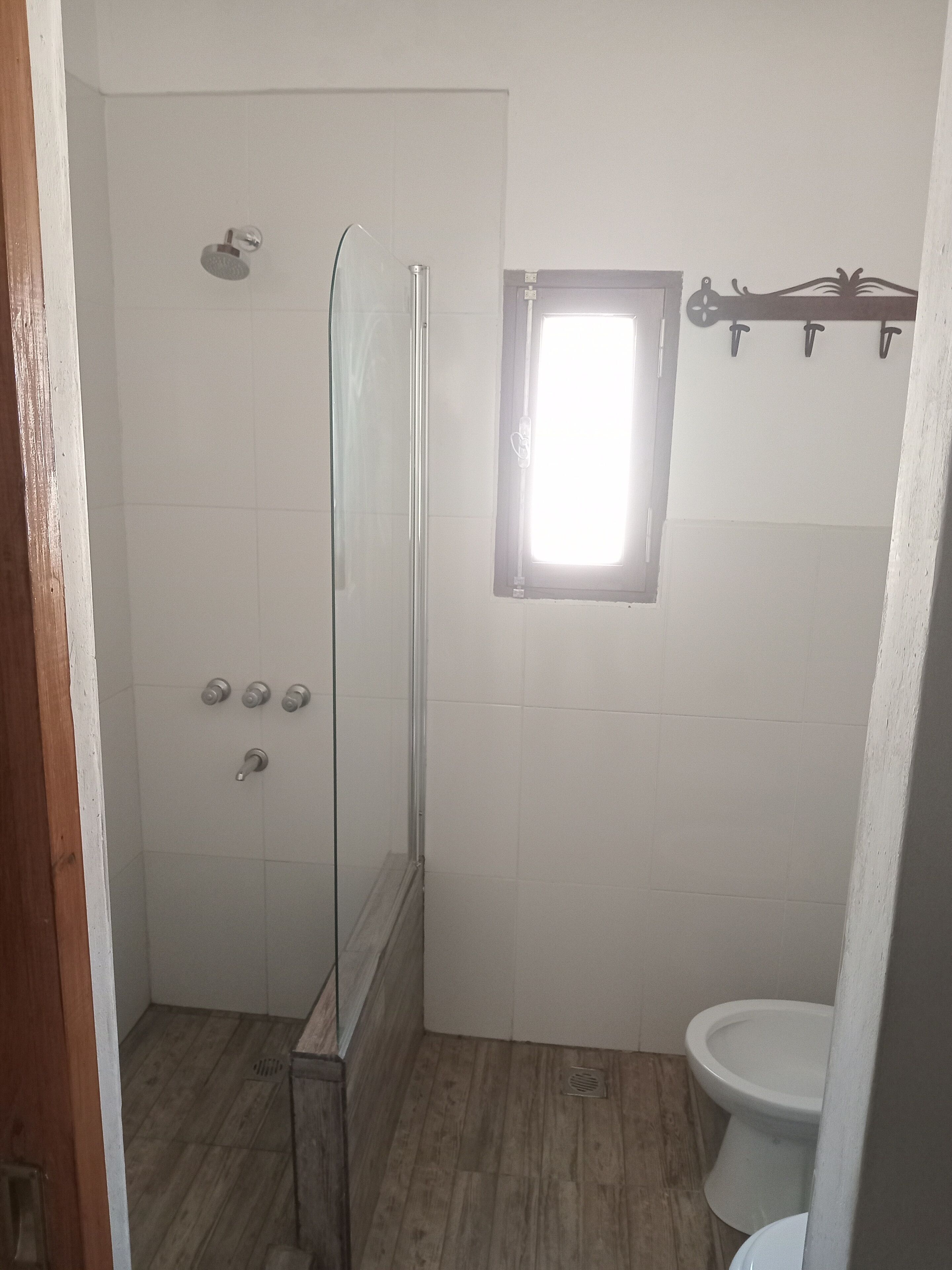 Dusche, Haartrockner, Bidet, Handtücher