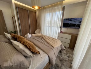 Iron/ironing board, internet, bed sheets