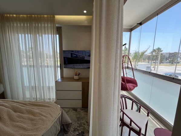 Iron/ironing board, internet, bed sheets