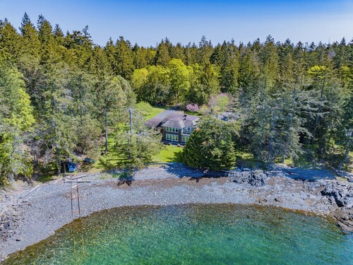 Cedar Shores Escape - Ocean Front Paradise