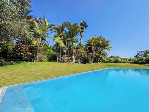 w Spacious 4BR Country House w Pool in Mala