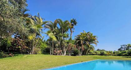 w Spacious 4BR Country House w Pool in Mala