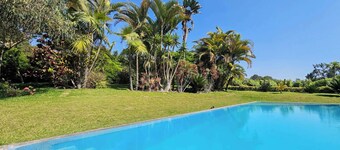 w Spacious 4BR Country House w Pool in Mala