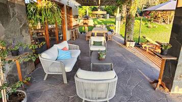 4 عدّة غرف نوم وخدمة الإنترنت