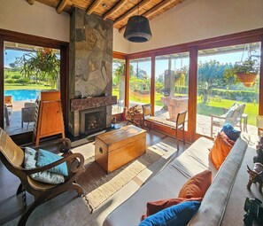 House | 4 bedrooms, Internet