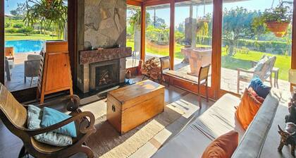 w Spacious 4BR Country House w Pool in Mala