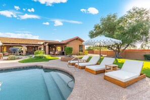 A pool area with lounge chairs and a pergola. - NEW 2M Luxe N Scottsdale Estate w Heated Pool (Scottsdale)