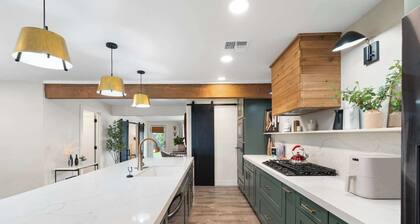 NEW The Palmera Updated 4BR Retreat w Pool