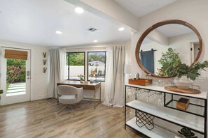 House | 4 bedrooms, desk, Internet - NEW The Palmera Updated 4BR Retreat w Pool (Scottsdale)