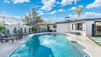 House | 4 bedrooms, desk, high-speed internet