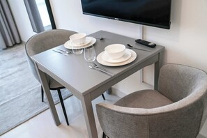 House - Stayshort - Studio in Damac Hills Sleeps 3 With Balcony (Dubai)
