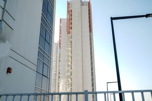 House - Stayshort - Studio in Damac Hills Sleeps 3 With Balcony (Dubai)