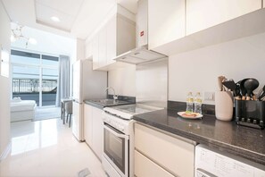 House - Stayshort - Studio in Damac Hills Sleeps 3 With Balcony (Dubai)