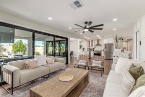 3 bedrooms, Internet - NEW The Pembrook Shaw Butte Pool Gameroom (Scottsdale)