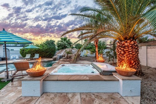 NEW Grotto Falls Retreat Pool w Slide Spa Putt Grn