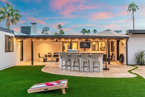 House - NEW Grotto Falls Retreat Pool w Slide Spa Putt Grn (Scottsdale)
