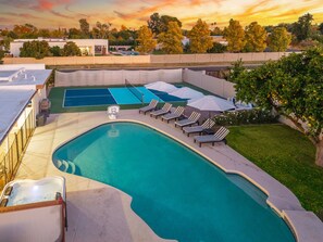 5 bedrooms, desk - NEW Casa Bravada Heated Pool Spa Pickleball (Scottsdale)