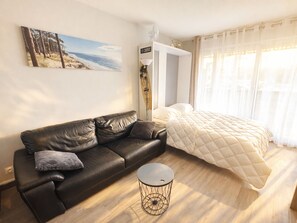 Room - Comfortable studio with terrace & secure parking in La Teste-de-Buch (La Teste-de-Buch)