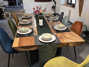 Dining - Quiet cottage with indoor pool, Wi-Fi, and pets allowed (Sainte-Thérence)
