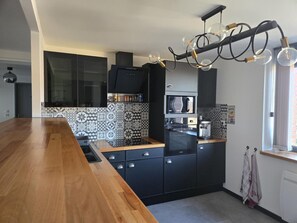 冰箱、微波炉、烤箱、洗碗机