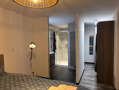 Quiet cottage with indoor pool, Wi-Fi, and pets allowed