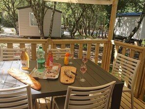 Outdoor dining - Mobile Home with Terrace - 6 People (Saint-Maurice-d'Ibie)