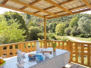 Outdoor dining - Comfortable mobile home with terrace for 6 people (La Cassagne)
