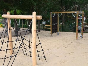 Children’s area - Comfortable mobile home with terrace for 6 people (La Cassagne)