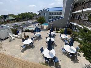 Outdoor dining - Orleans Court 304 - Ocean City, MD (Ocean City)