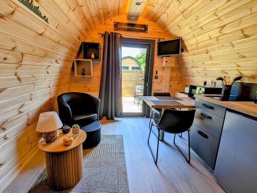Scandinavian wooden pod for 2 people with WiFi
