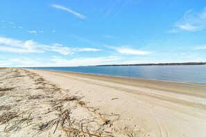 Beach - 1690 Bluff Villas: 3 Bds, Next to South Beach Marina, Free Bikes (Hilton Head Island)
