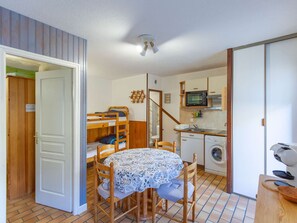 Coffee/tea maker, microwave, oven, stovetop - Cozy chalet, 4 pers., parking, near cable car (Cauterets)
