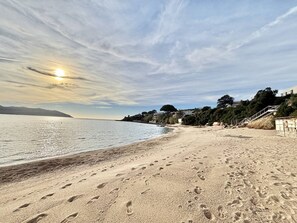Beach - Seaside studio in Tiuccia with air conditioning (Calcatoggio)