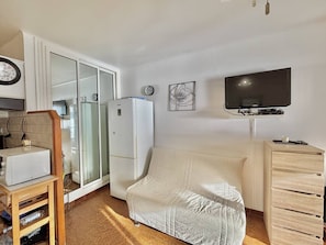 TV - Seaside studio in Tiuccia with air conditioning (Calcatoggio)
