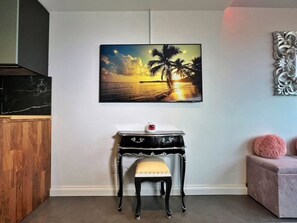 TV - Studio with pool access in Cap d'Agde (Cap d'Agde)