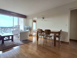 Living area - Spacious T3 apartment with terrace and parking, near ski lift (Bolquère)