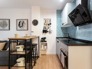 Fridge, microwave, oven, dishwasher - Apartment in the center, near the beach (Rincón de la Victoria)