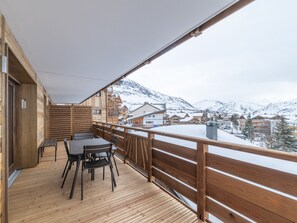 Outdoor dining - Luxury apartment, Alpe d'Huez center (Huez)