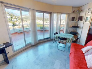 Interior - Pleasant top floor 1BR with large terrace and private parking (Roquebrune-Cap-Martin)